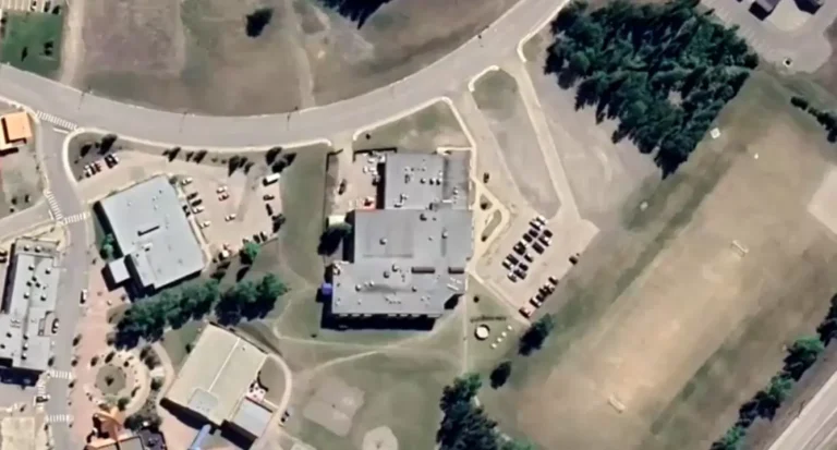 Atiradora mata nove pessoas e morre em escola no Canadá