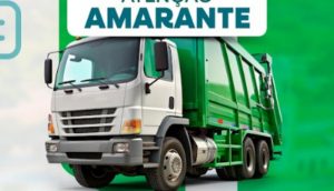Caminhão de coleta de resíduos urbanos em operação na cidade de Amarante-PI