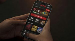 Interface de um jogo de caça-níquel online com símbolos coloridos e botões de aposta, representando a preferência dos jogadores no mercado regulado brasileiro.