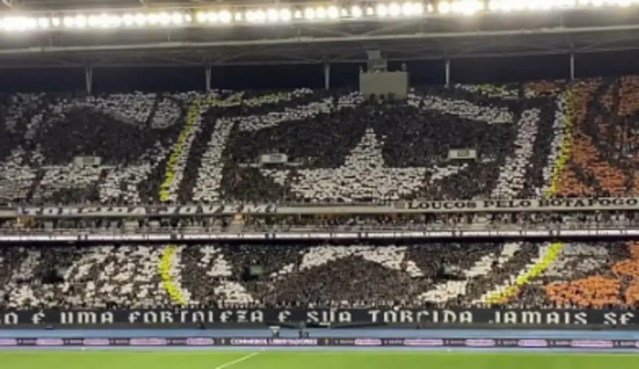 Botafogo vê volante Danilo virar alvo do Palmeiras após quatro gols no Brasileirão 1 Volante Danilo com a camisa do Botafogo em campo, durante partida do Campeonato Brasileiro.