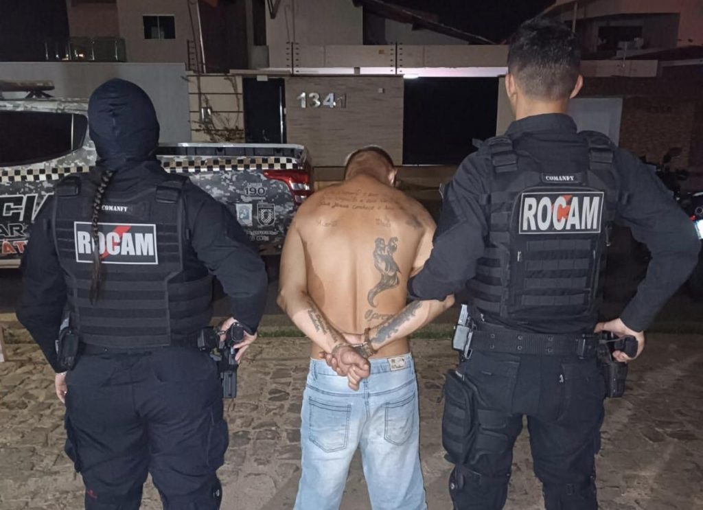 Simulacro de pistola, com formato semelhante a uma arma real, apreendido pela Polícia Militar em Picos.