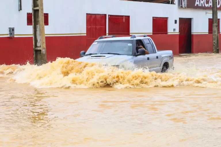 Defesa Civil emite alerta vermelho para chuvas intensas em Amarante e mais de 100 cidades