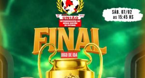 Jogadores de futebol em ação no Estádio Ditão durante a final da Copa União Intermunicipal.