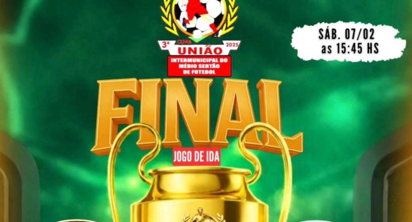 Jogadores de futebol em ação no Estádio Ditão durante a final da Copa União Intermunicipal.