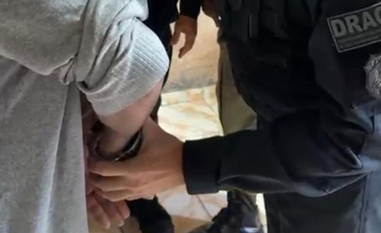 Policiais civis e militares em ação durante operação integrada contra o tráfico de drogas e organizações criminosas em Gilbués, Piauí.