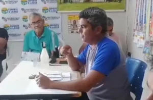 Participantes da reunião de planejamento para o desenvolvimento do esporte municipal em 2026, incluindo representantes da Secretaria de Esportes, gestão Francisco do Posto e Adelbarto Santos.