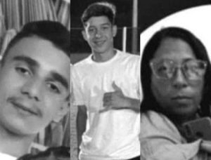 Cena de acidente grave na PI-141, Piauí, com veículos (minivan, picape, motocicleta) envolvidos em colisão que deixou três mortos e feridos.