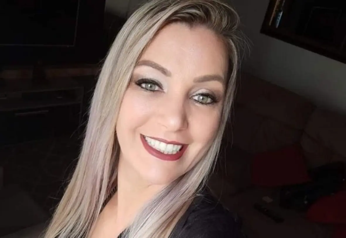 Ex-vereadora é morta por ex-marido que comete suicídio em Nova Prata (RS) 1 Roseli Vanda Pires Albuquerque, ex-vereadora de Nova Prata e diretora administrativa, vítima de feminicídio.