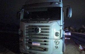 Policiais militares do Maranhão em operação de recuperação de caminhão roubado e resgate de motorista sequestrado, com prisão de suspeitos em Timon.