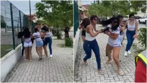 Torcedoras do Ceará sendo coagidas a retirar camisas por rivais do Fortaleza em via pública, antes do Clássico Rei.