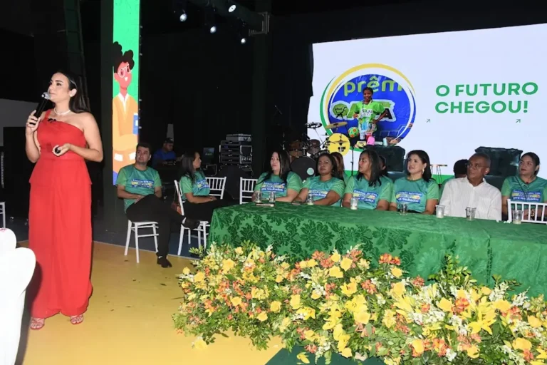 Secretária Ana Tércia anuncia concurso público para a Educação de Amarante em 2026