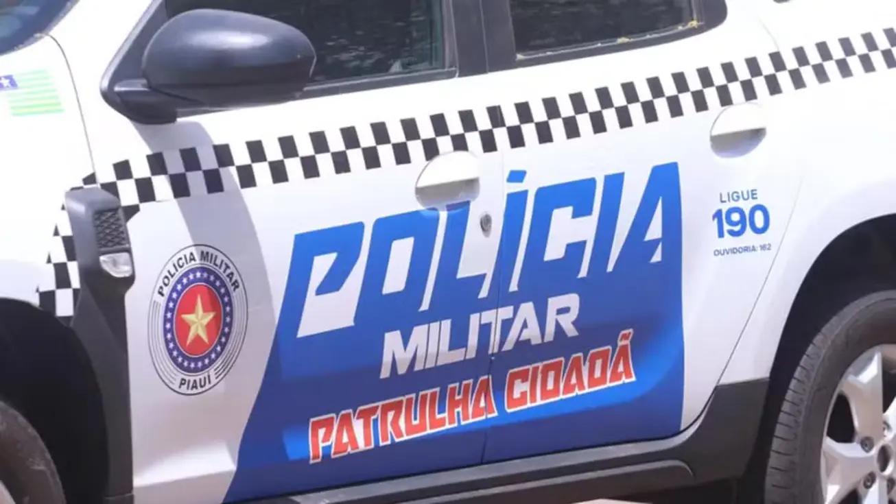 Adolescentes são apreendidos em Lagoa do Piauí por suspeita de assalto a posto 1 Policiais militares apreendem dois adolescentes suspeitos de assalto a posto de combustível em Lagoa do Piauí, com revólver caseiro e dinheiro.