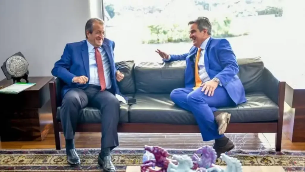 Senador Ciro Nogueira (PP) em destaque, simbolizando a articulação da chapa presidencial com Flávio Bolsonaro (PL) e seus reflexos na política do Piauí.