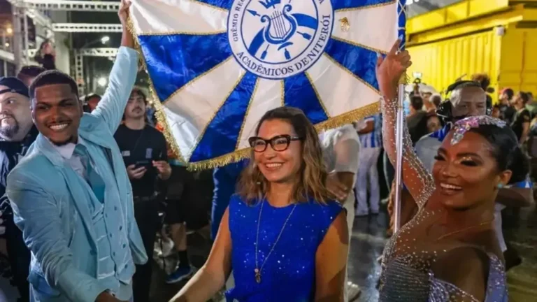 Justiça Federal rejeita ações contra enredo de escola de samba sobre Lula