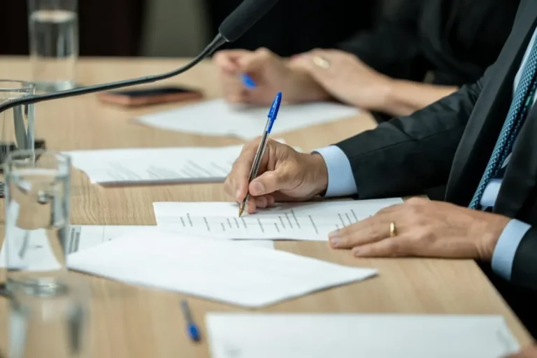 Governo anuncia novas sanções para empresas que descumprem piso do frete