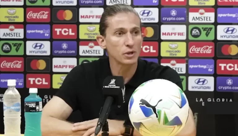 Flamengo demite Filipe Luís após pior início de temporada em uma década