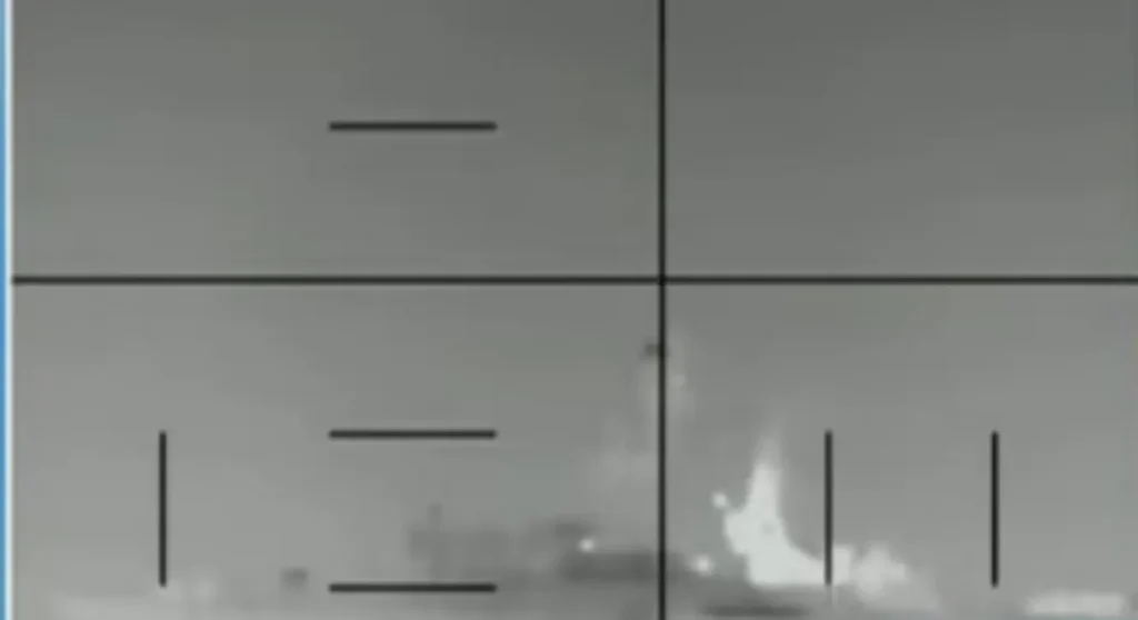 Submarino dos EUA afunda navio de guerra iraniano deixando pelo menos 80 mortos no Oceano Índico 2 Submarino militar dos EUA em operação, com navio de guerra iraniano sendo atingido por torpedo no Oceano Índico.