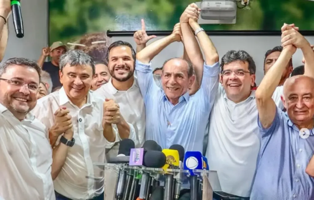 Ministro Wellington Dias em coletiva de imprensa anunciando a chapa eleitoral para o governo do Piauí.