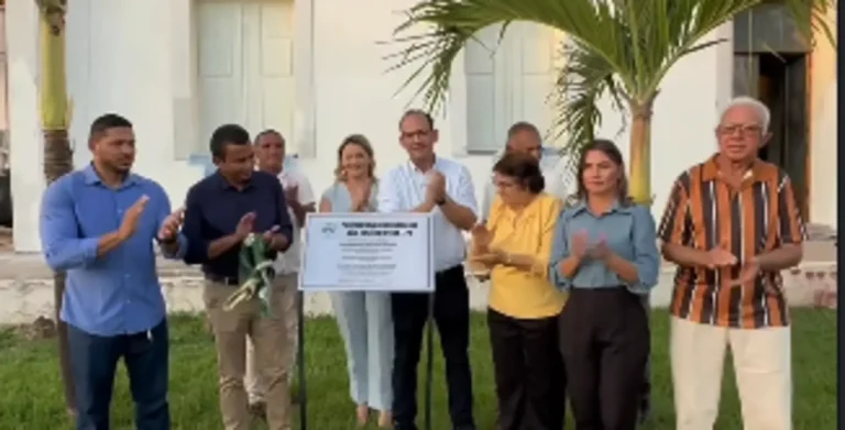 Dr. Francisco e prefeito Celso entregam ambulância e sede do Samu em São José do Peixe