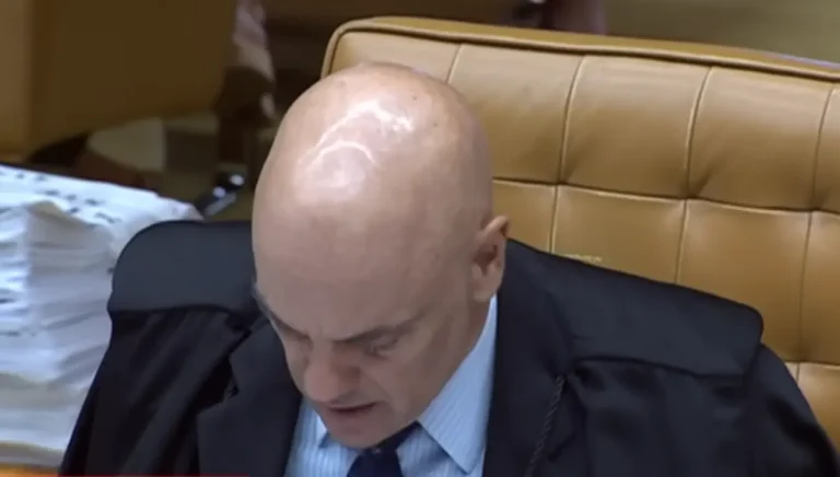 Moraes concede prisão domiciliar temporária de 90 dias a Bolsonaro