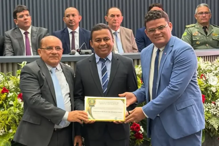 Deputado Dr. Francisco Costa e governador Rafael Fonteles recebem honrarias da Câmara de Floriano