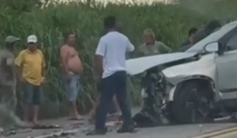 Dois morrem e cinco ficam feridos em colisão entre carros na BR-135 em Bom Jesus