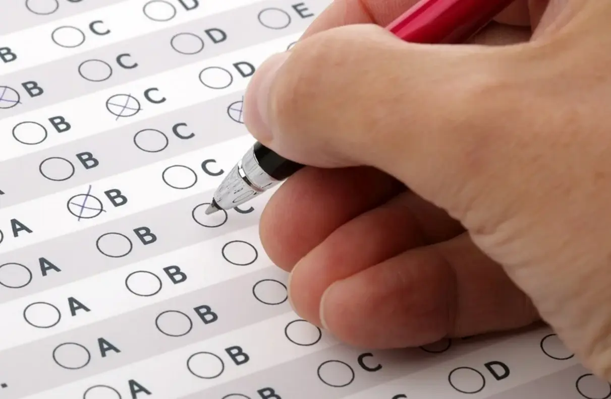 Fachada do campus Ministro Petrônio Portella da Universidade Federal do Piauí (UFPI), em Teresina, em um dia ensolarado.