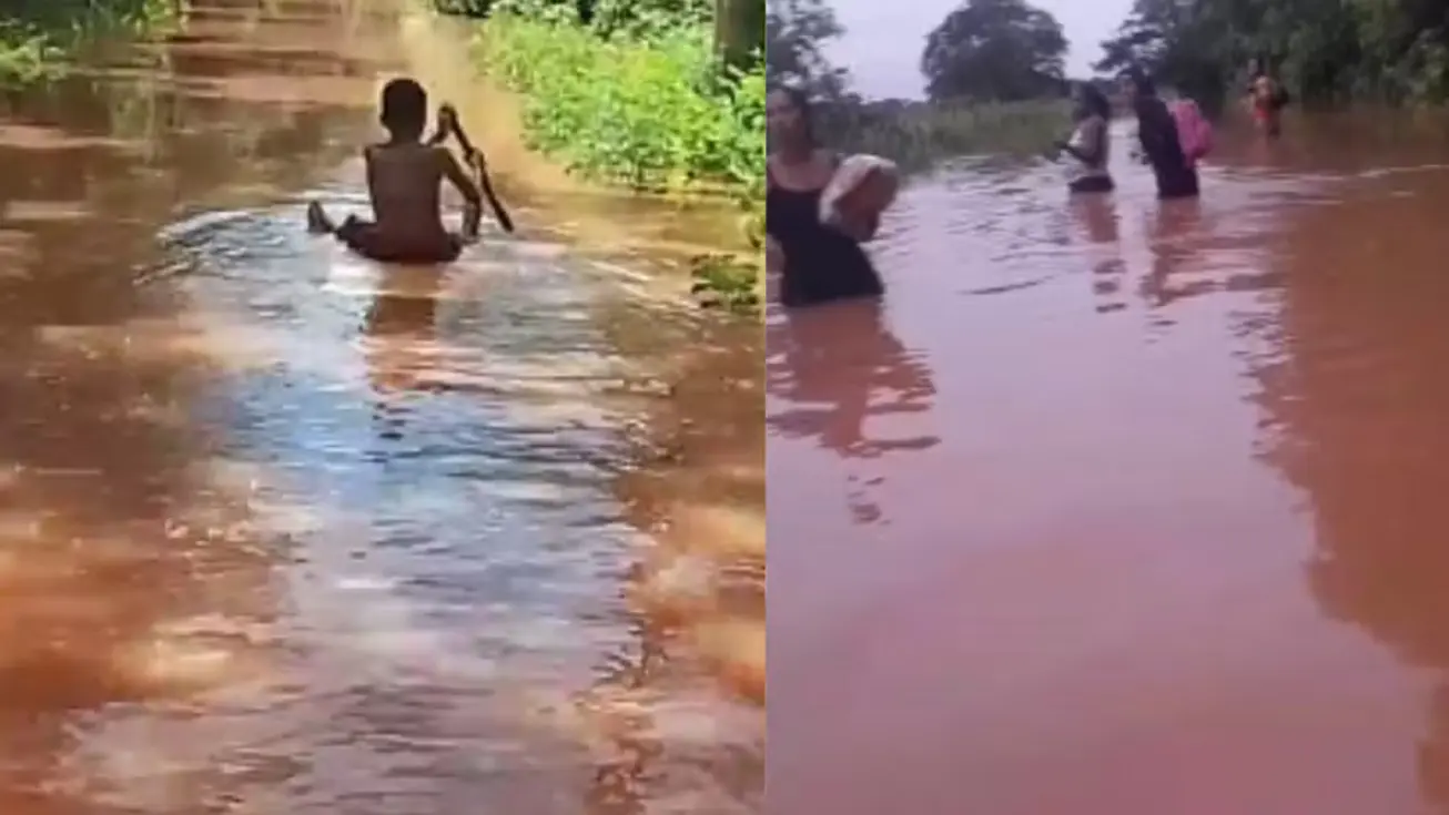 Pessoas atravessam trecho alagado com água na cintura após destruição de ponte improvisada que isolou a comunidade quilombola Brejão dos Aipins, Redenção do Gurguéia, Piauí.