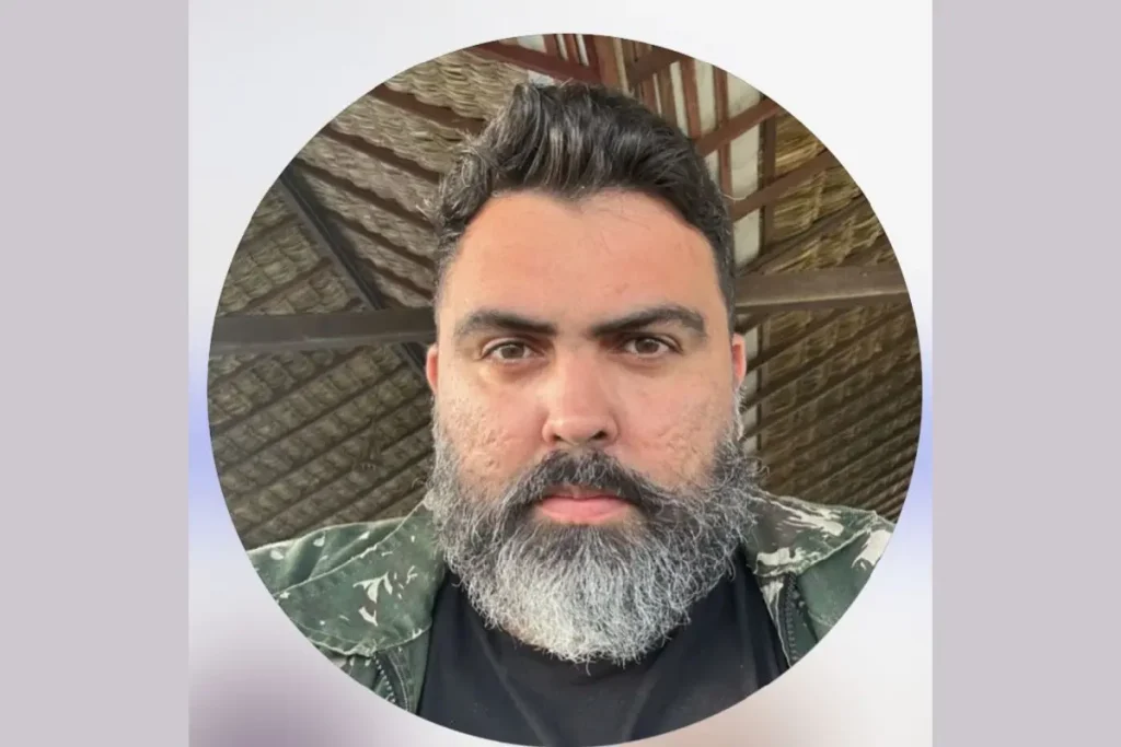 Médico de 33 anos morre após colisão entre motocicletas na PI-110 em Piracuruca 7 Motocicletas danificadas após colisão na rodovia PI-110 em Piracuruca.