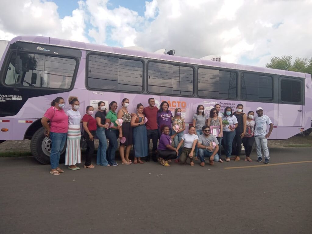 ônibus lilás mulheres